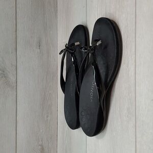 Vionic Women Thong Sandals Flats shoes sz 7